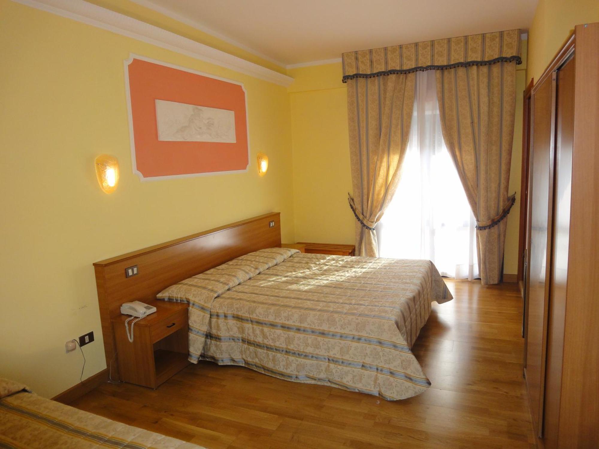 Hotel Platani